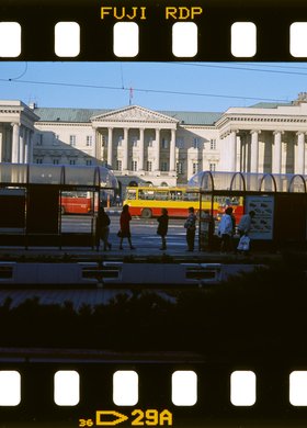 Plac Bankowy, przystanki i Urząd Miasta