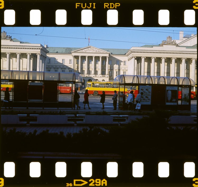 Plac Bankowy, przystanki i Urząd Miasta