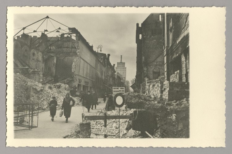 Zniszczenia zabudowy przy ulicy Świętokrzyskiej