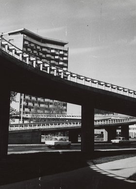 Fragment Trasy Łazienkowskiej i osiedla "Torwar"