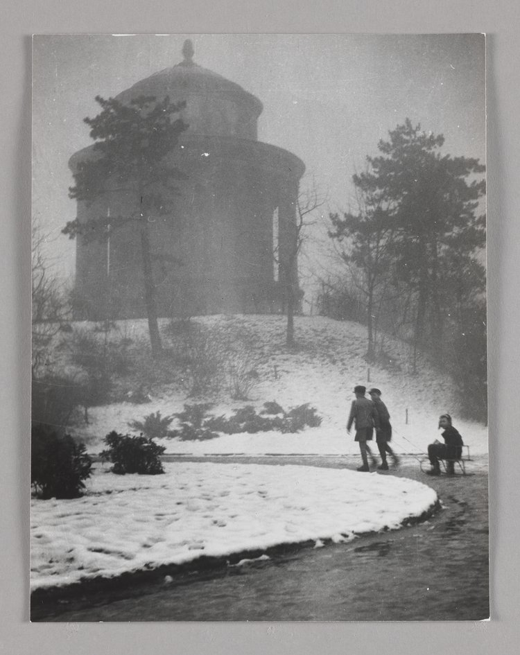 Ogród Saski in winter, view of the Water Tower