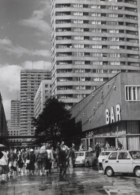 Śródmiejski Mall (currently Stefana “Wiecha” Wiecheckiego Mall) and Café Zodiak