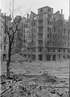 Ruiny kamienicy Goldstanda przy placu Napoleona 3