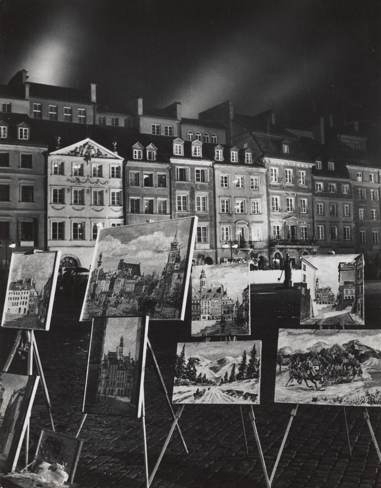 Painting gallery in Old Town Market Square