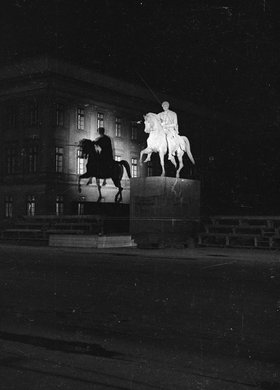 Pomnik księcia Józefa Poniatowskiego przed pałacem Saskim (Tryptyk 45A)