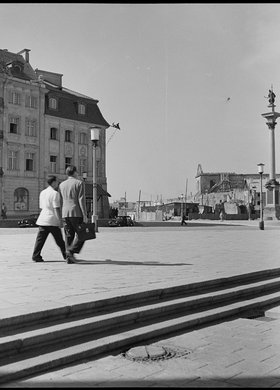 Widok na plac Zamkowy z Krakowskiego Przedmieścia