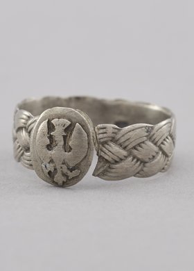 Pierścień z Orłem w koronie