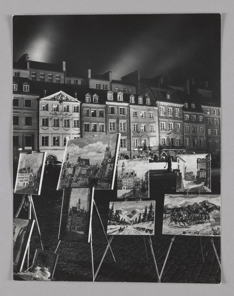 Painting gallery in Old Town Market Square