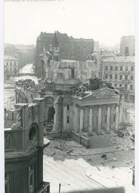 Panorama placu Trzech Krzyży ze zniszczonym kościołem św. Aleksandra