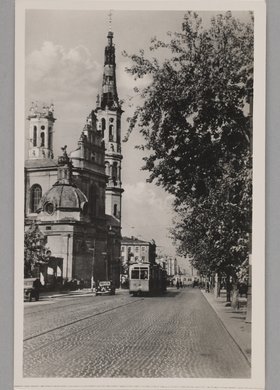 Ulica Marszałkowska i zniszczony kościół Zbawiciela