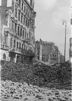 Ruiny kamienicy przy ulicy Świętokrzyskiej 52