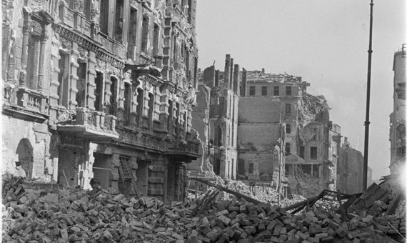 Ruiny kamienicy przy ulicy Świętokrzyskiej 52