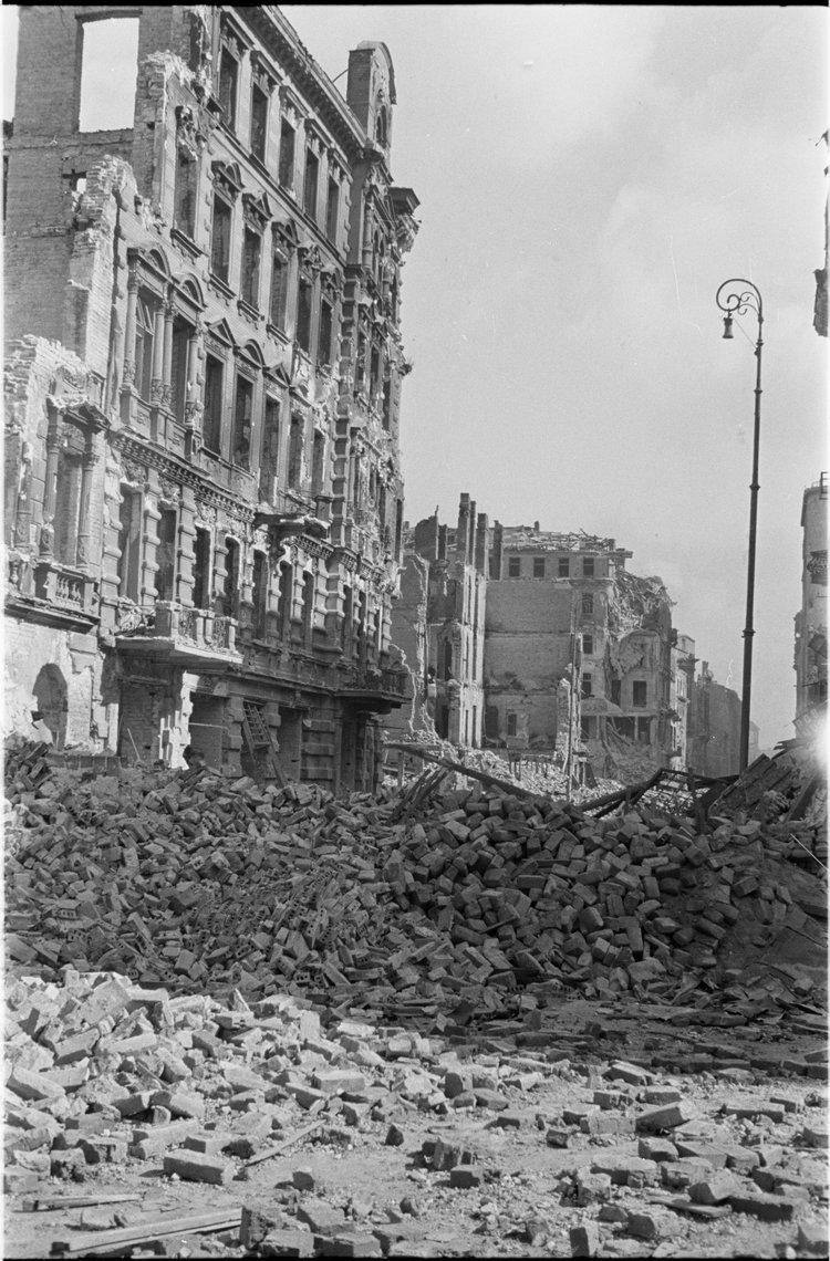 Ruiny kamienicy przy ulicy Świętokrzyskiej 52