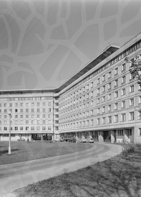 Gmach Głównego Urzędu Statystycznego w alei Niepodległości 208