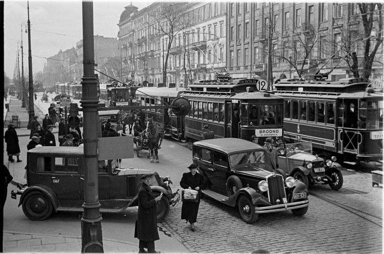 Ruch uliczny w Alejach Jerozolimskich