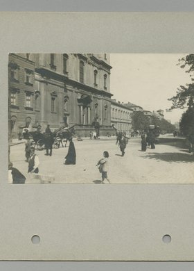 Krakowskie Przedmieście przy kościele św. Krzyża