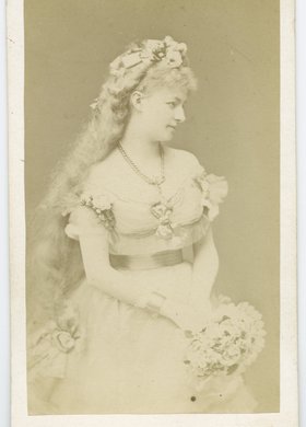 Helena Modrzejewska w stroju scenicznym