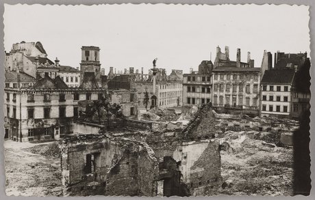 Ruiny zabudowy przy ulicy Miodowej