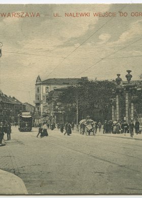 Ulica Nalewki w pobliżu Ogrodu Krasińskich