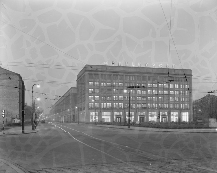 Biurowiec Metalexportu o zmierzchu