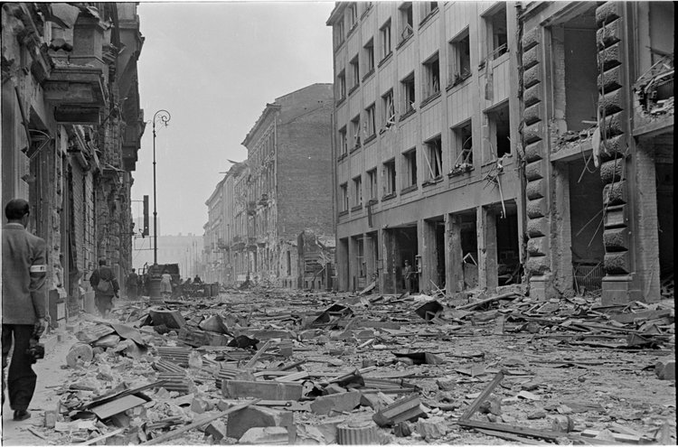 Zniszczenia zabudowy przy ulicy Kredytowej