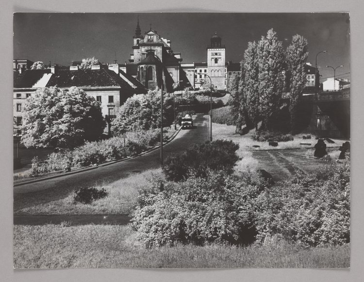 Widok na zabudowę skarpy wiślanej z kościołem św. Anny