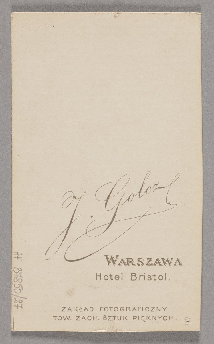 Album z fotografiami nauczycieli i uczennic pensji Antoniny Walickiej w Warszawie