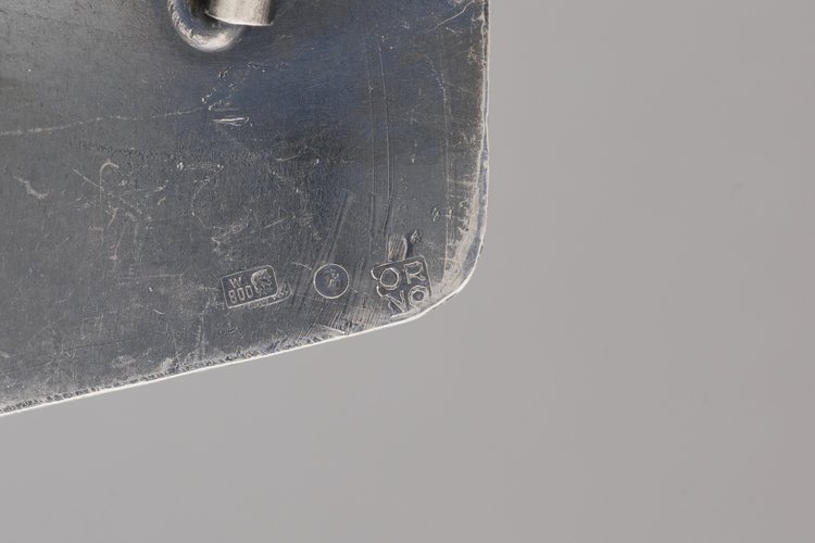 Broszka z bursztynem - kaboszonem