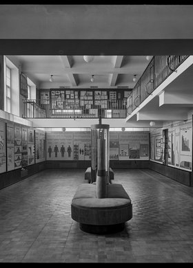 Sala ekspozycyjna Muzeum Higieny w budynku Państwowego Zakładu Higieny przy ulicy Chocimskiej 24