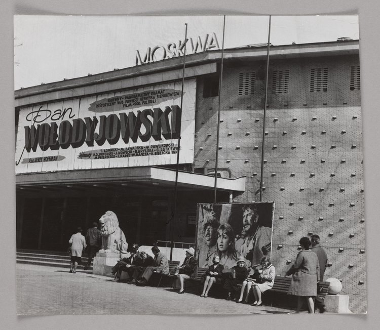 Placard announcing the film "Colonel Wołodyjowski" above the entrance to the Moskwa cinema; Puławska St.
