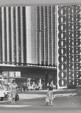 Widok ulicy Chałubińskiego u zbiegu z Alejami Jerozolimskimi