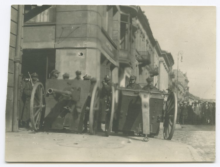 Stanowiska ogniowe na ulicy Nowy Świat podczas przewrotu majowego