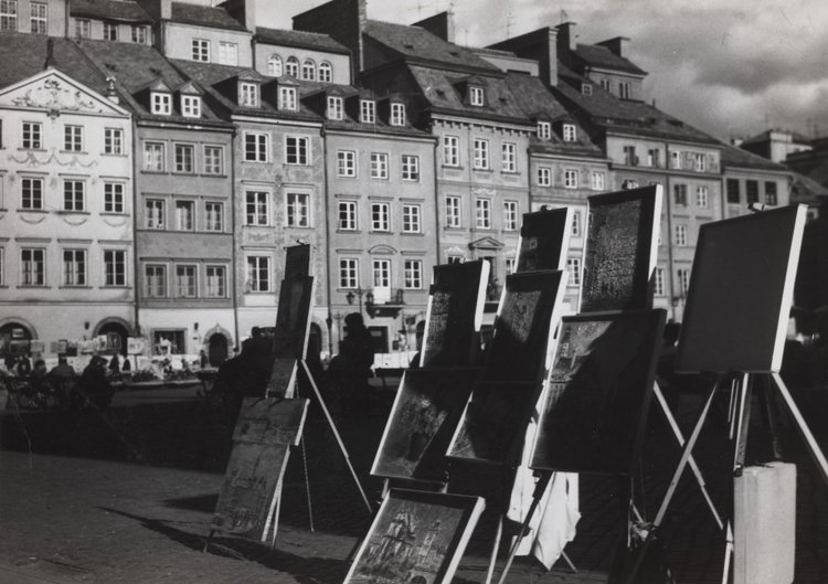 “Painting Gallery” in the Old Town Market Square