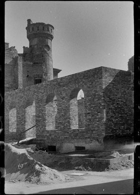 Odbudowa oficyny pałacu Uruskich