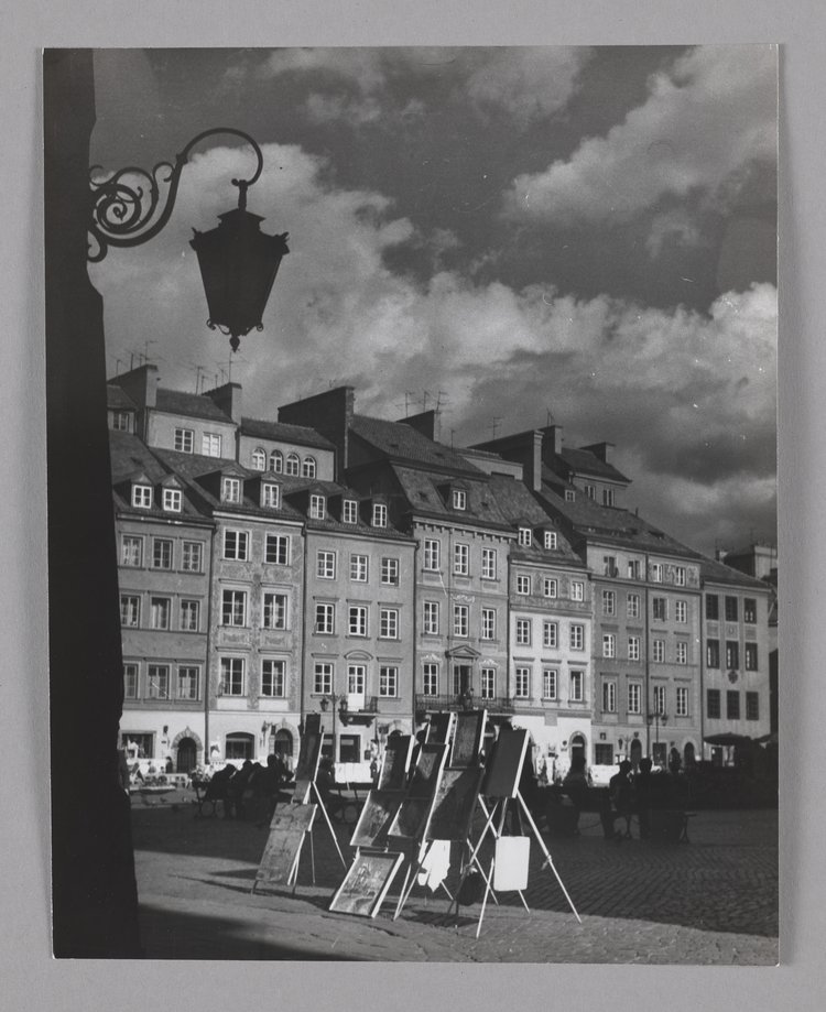 “Painting Gallery” in the Old Town Market Square