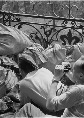 Stanowisko strzeleckie na balkonie w Alejach Jerozolimskich 22