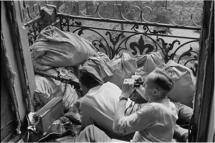 Stanowisko strzeleckie na balkonie w Alejach Jerozolimskich 22