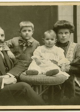 Portret córki Henryka Beslera z mężem i dziećmi