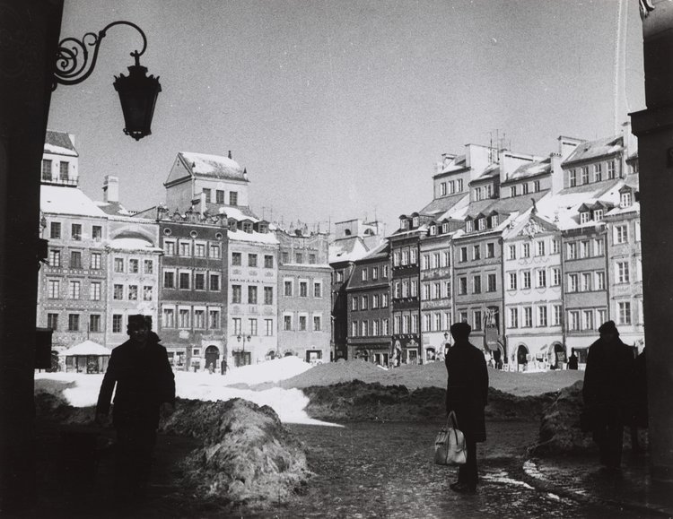 Old Town Market Square in winter, view of the burgher houses on Dekert's and Barss' Sides