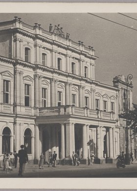 Resursa Obywatelska - siedziba dawnego klubu ludzi wolnych zawodów przy Krakowskim Przedmieściu