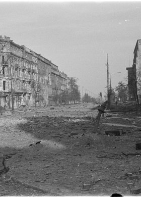 Ruiny zabudowy w Alejach Jerozolimskich