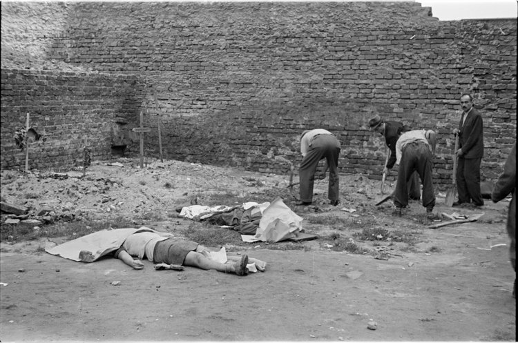 Grzebanie ofiar wybuchu pocisku granatnika