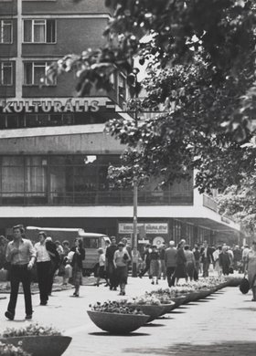 Marszałkowska St. at the exit of Wspólna St.