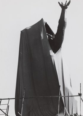 Installation of the Monument to the Heroes of Warsaw (Warsaw Nike)