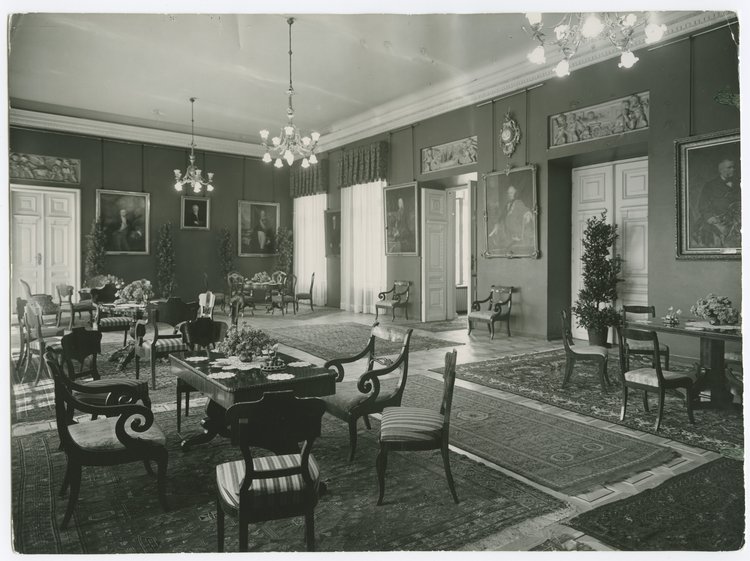 Sala portretowa w Ratuszu przy placu Teatralnym