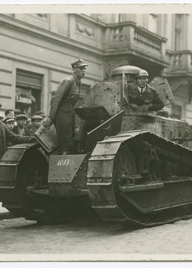 Przewrót majowy 1926. Czołg na ulicy Brackiej