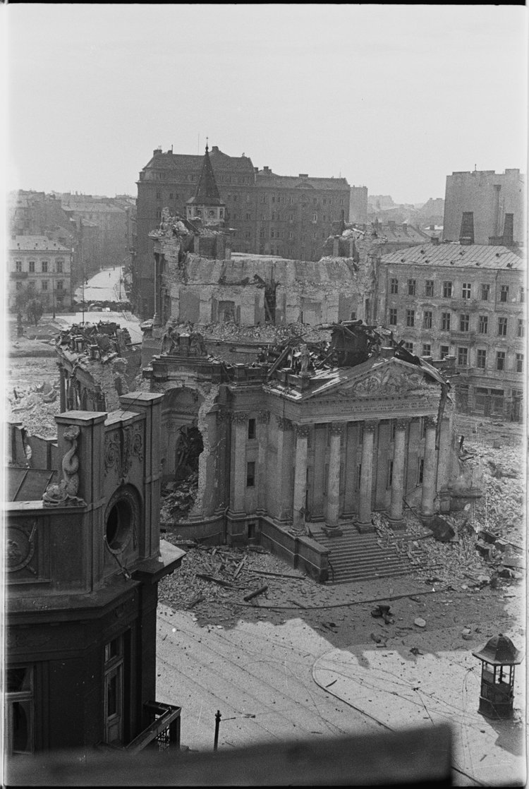 Panorama placu Trzech Krzyży i ruiny kościoła św. Aleksandra