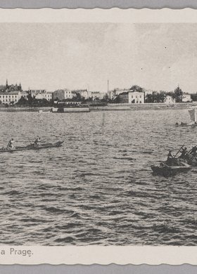 Łodzie na Wiśle i panorama Pragi