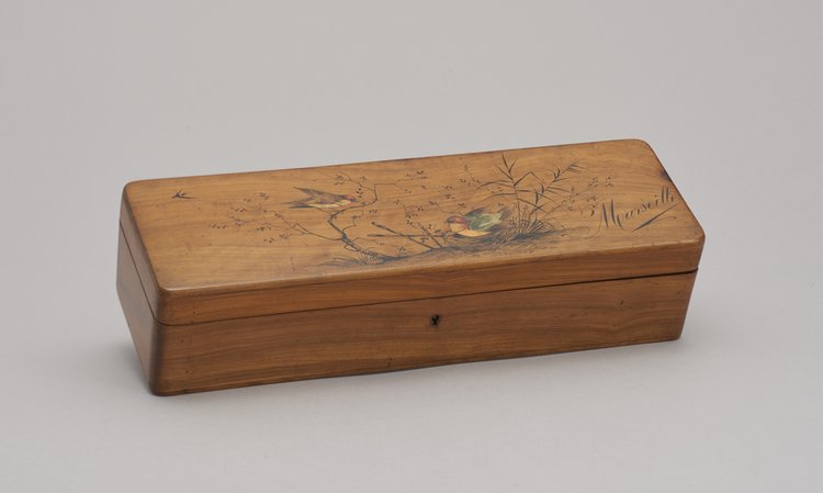 Pudełko na rękawiczki damskie z intarsją z ptaszkami - gilami