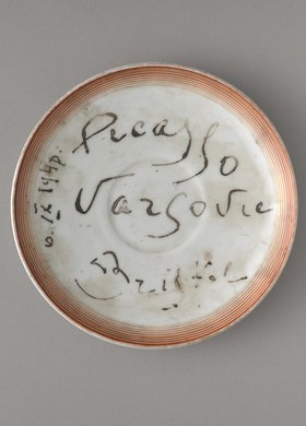 Spodek z autografem Pabla Picassa, z zastawy Hotelu Bristol